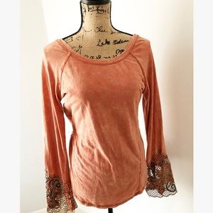 Buckle PUMPKIN BELL-SLEEVE CROCHET TOP